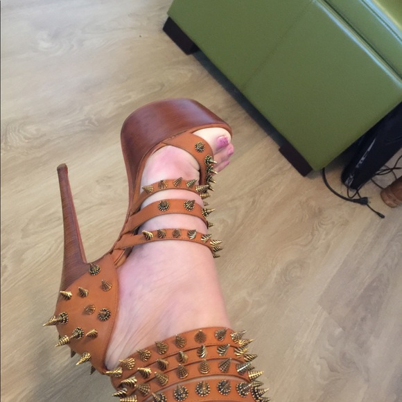 CHRISTIAN LOUBOUTIN SANDLES - Picture 2 of 6